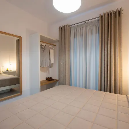 Valery Vila Fira (Santorini)