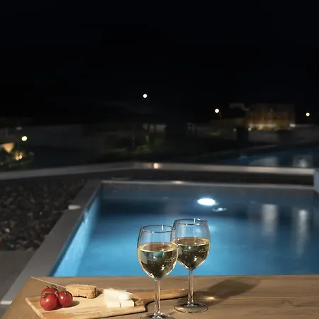 Valery Willa Fira (Santorini)